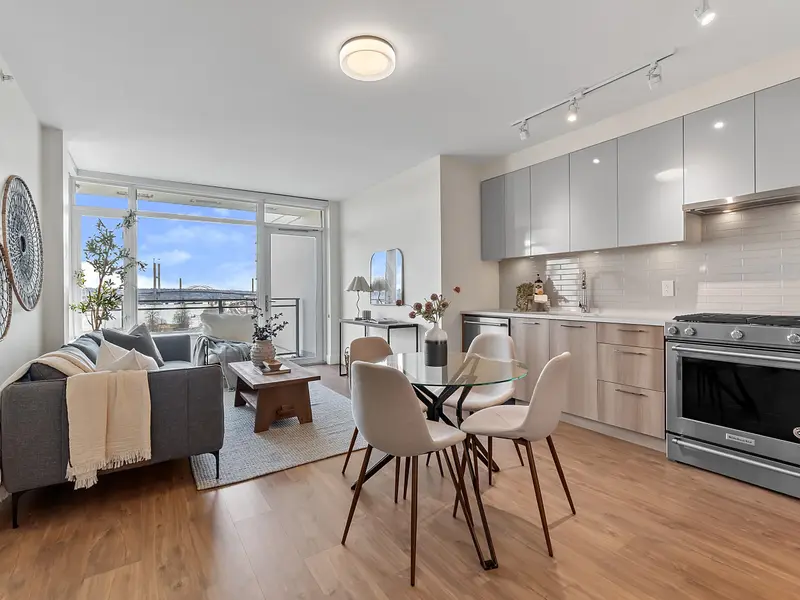 612 258 NELSON'S COURT - photo 1 of 25