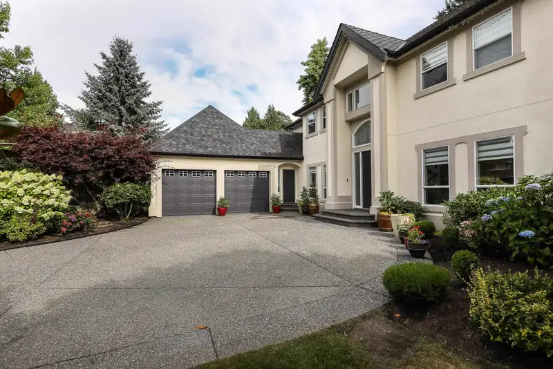 13856 19A AVENUE - photo 4 of 39