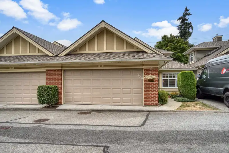 96 15500 ROSEMARY HEIGHTS CRESCENT - photo 2 of 25
