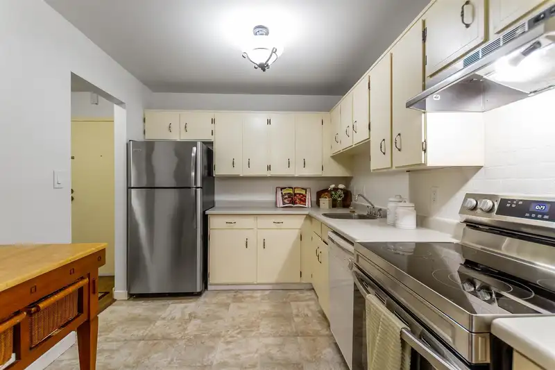 108 1561 VIDAL STREET - photo 3 of 22