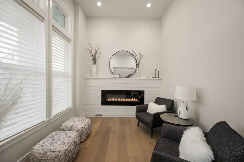 2892 161B STREET - photo 3 of 40