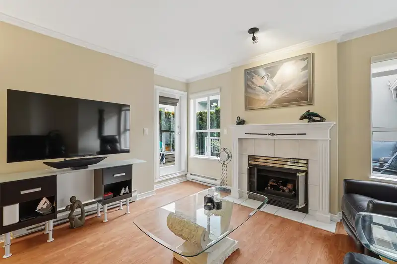 15272 20 AVENUE - photo 3 of 25