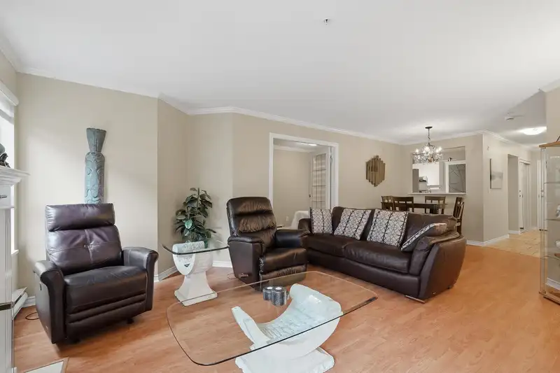 15272 20 AVENUE - photo 4 of 25