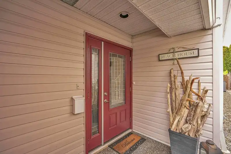 855 HABGOOD STREET - photo 2 of 33