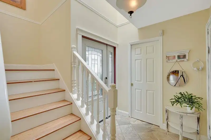 855 HABGOOD STREET - photo 3 of 33