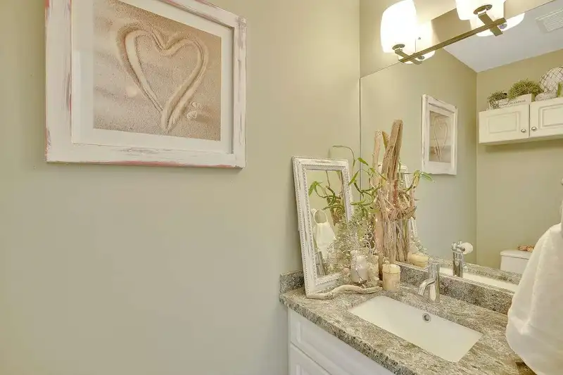 855 HABGOOD STREET - photo 4 of 33