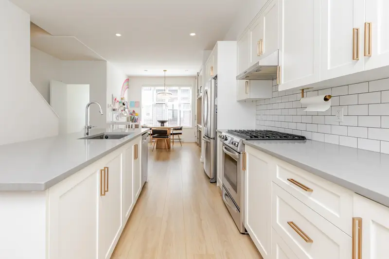 11 15588 32ND AVENUE - photo 4 of 25