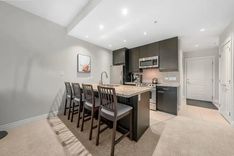 203 2970 KING GEORGE BOULEVARD - photo 3 of 40
