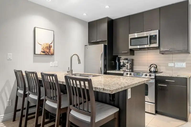 203 2970 KING GEORGE BOULEVARD - photo 4 of 40