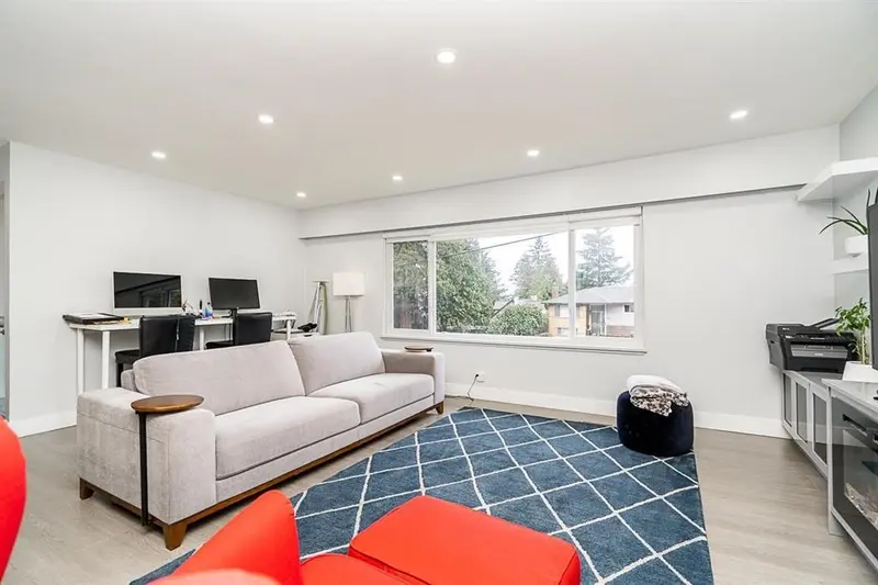 353 LAURENTIAN CRESCENT - photo 4 of 25