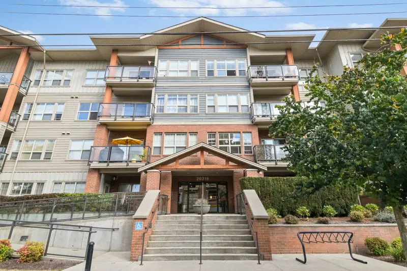 403 20219 54A AVENUE - photo 2 of 18