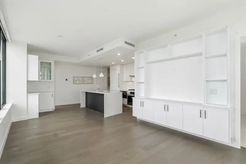 2406 1588 JOHNSTON ROAD - photo 4 of 34