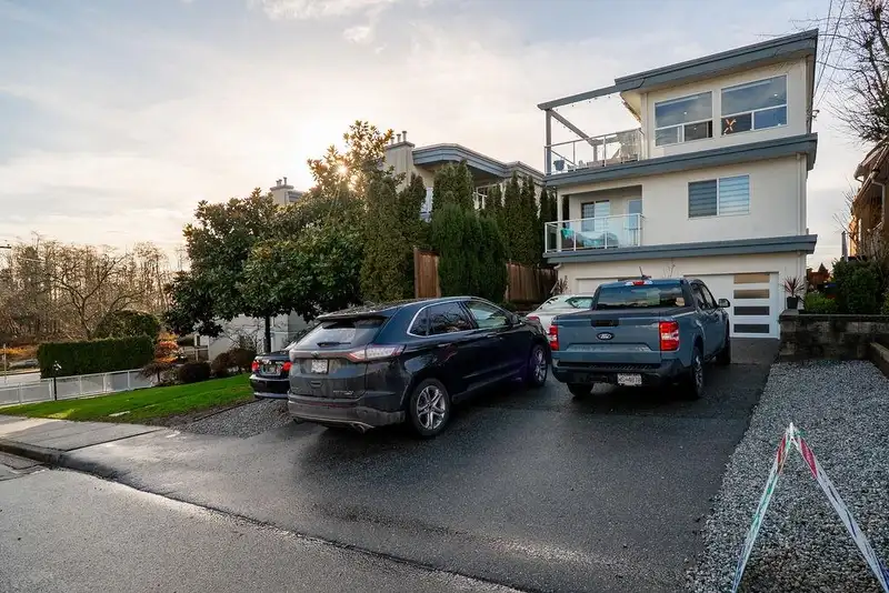 829 STEVENS STREET - photo 2 of 40