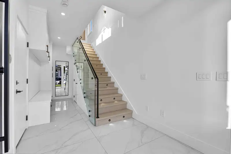 102 16633 18A AVENUE - photo 2 of 35