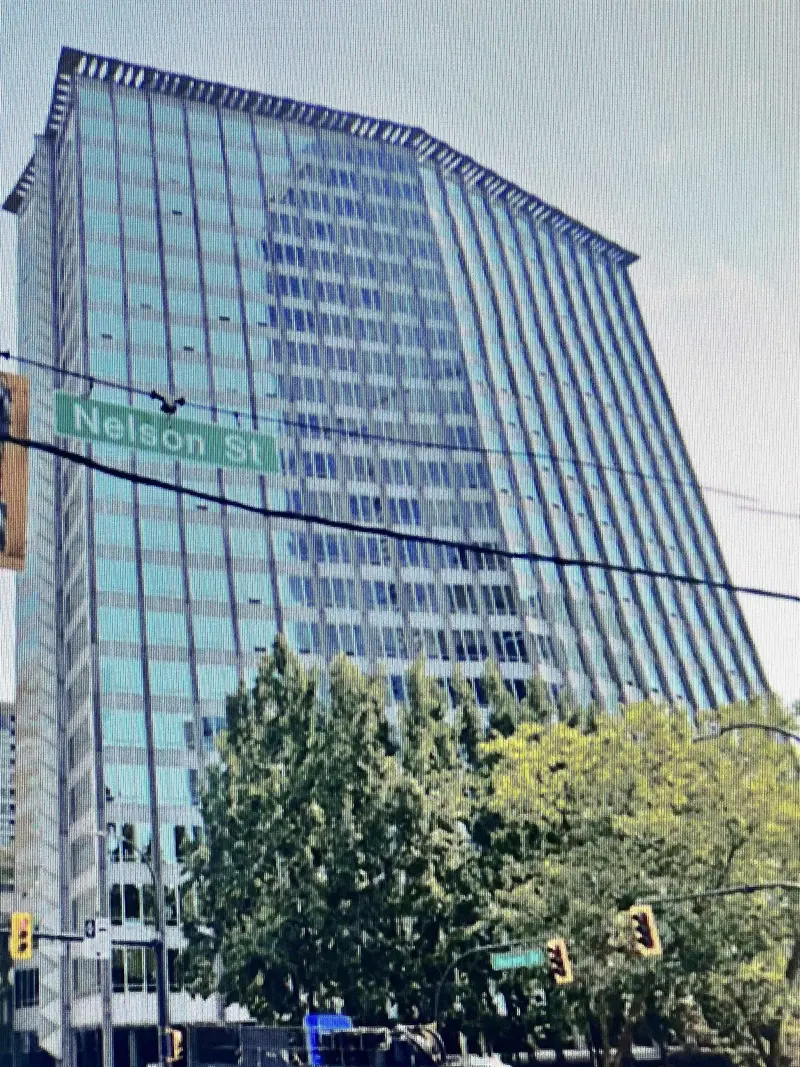 607 989 NELSON STREET - photo 1 of 6