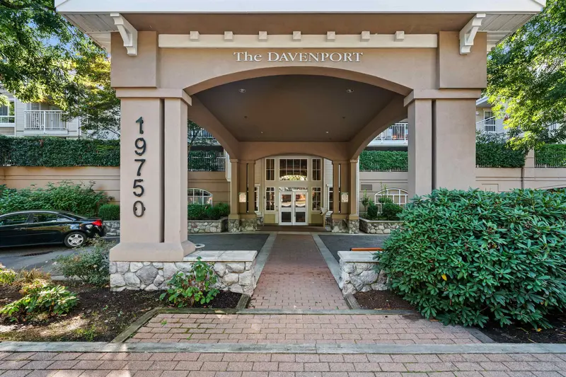 326 19750 64 AVENUE - photo 3 of 25