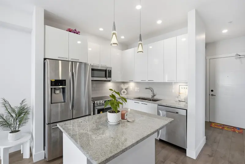 310 20175 53 AVENUE - photo 2 of 25