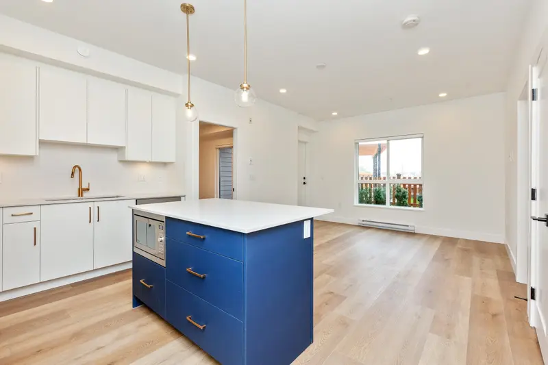 114 20282 72B AVENUE - photo 2 of 24