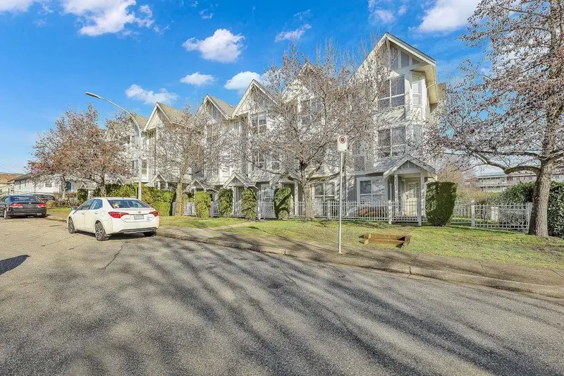 40 7370 STRIDE AVENUE - photo 4 of 25