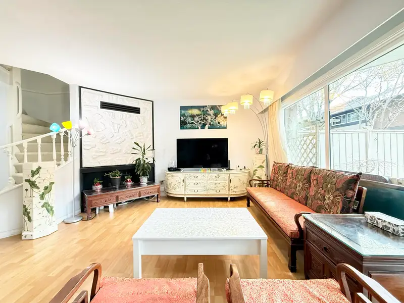 27 10011 SWINTON CRESCENT - photo 2 of 23