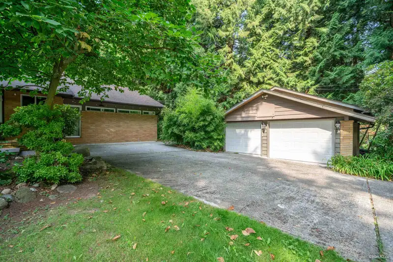 3467 141 STREET - photo 3 of 40