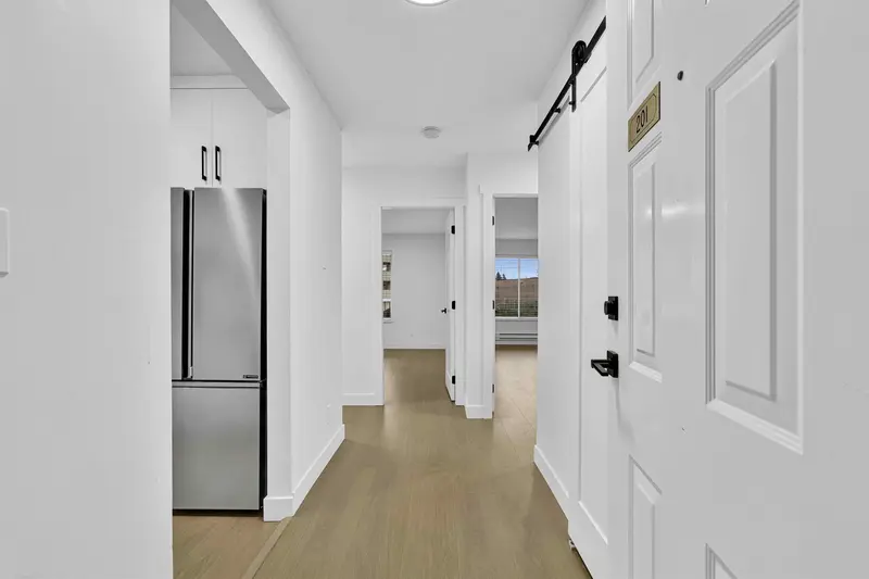 201 2567 VICTORIA STREET - photo 2 of 23