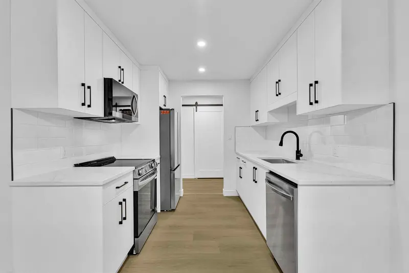 201 2567 VICTORIA STREET - photo 4 of 23