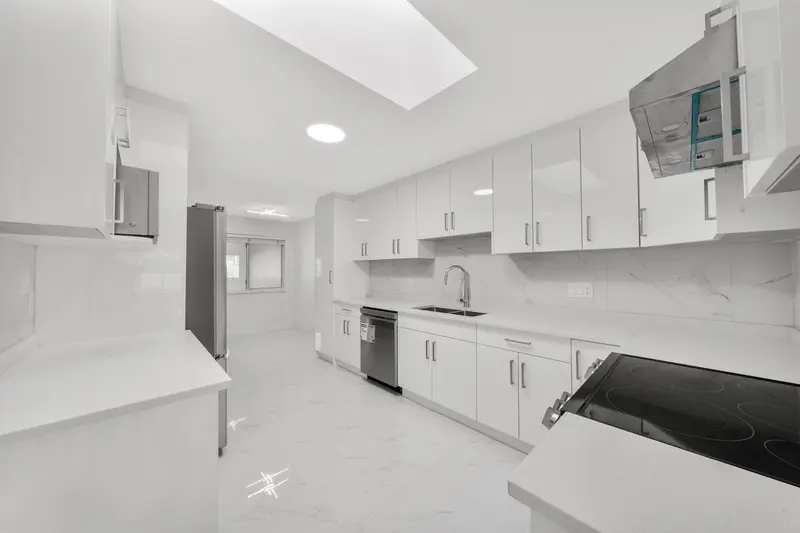 5811 SPROTT STREET - photo 2 of 18