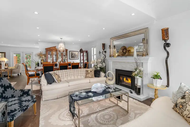 13570 15A AVENUE - photo 4 of 40