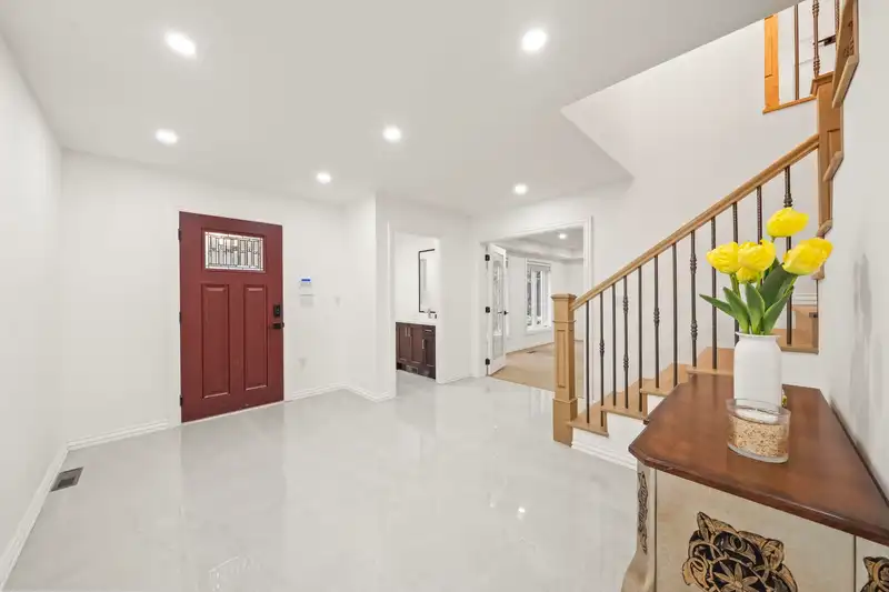 14389 26 AVENUE - photo 3 of 25