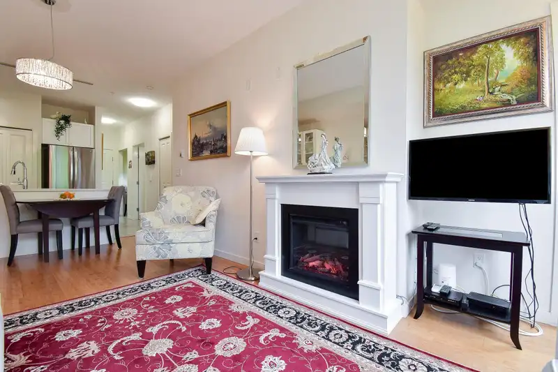 204 2511 KING GEORGE BOULEVARD - photo 1 of 34