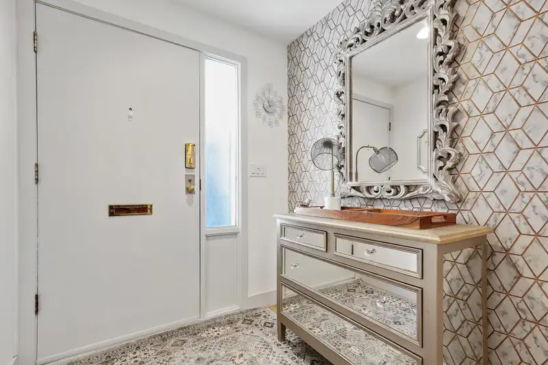 1115 ELM STREET - photo 2 of 25