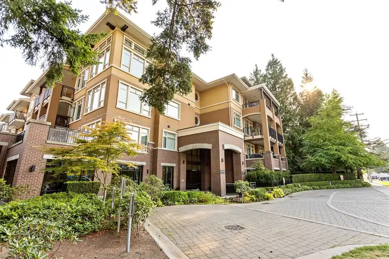 405 15360 20 AVENUE - photo 4 of 40