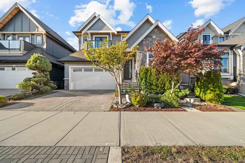 16735 17A AVENUE - photo 2 of 4