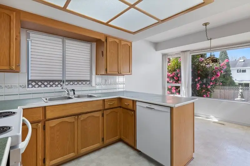 1143 163B STREET - photo 4 of 18