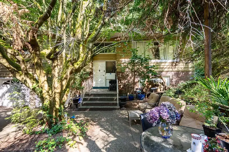 3530 142A STREET - photo 3 of 20