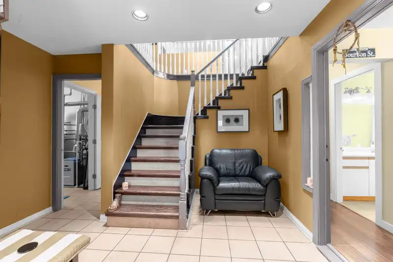 14075 110A AVENUE - photo 2 of 25