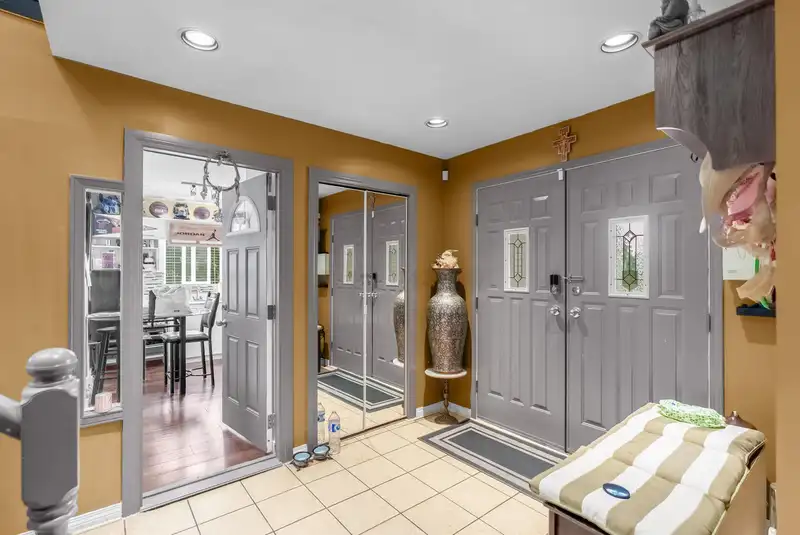 14075 110A AVENUE - photo 3 of 25