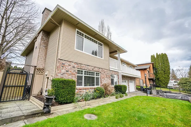 20504 95A AVENUE - photo 2 of 25