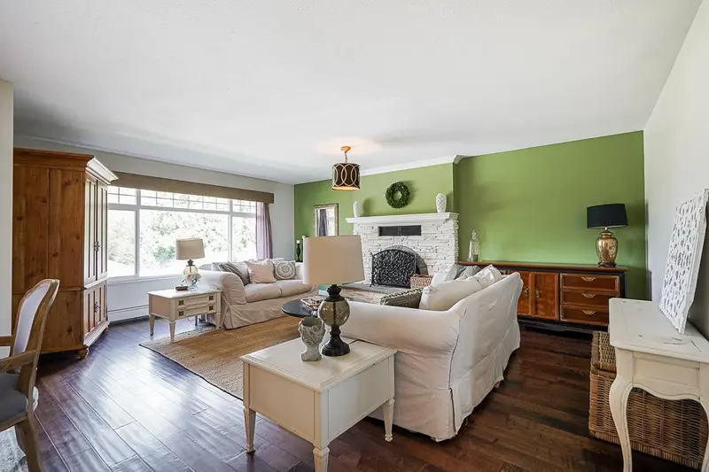 20504 95A AVENUE - photo 4 of 25