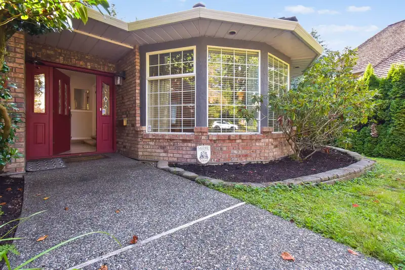 13056 22A AVENUE - photo 2 of 34