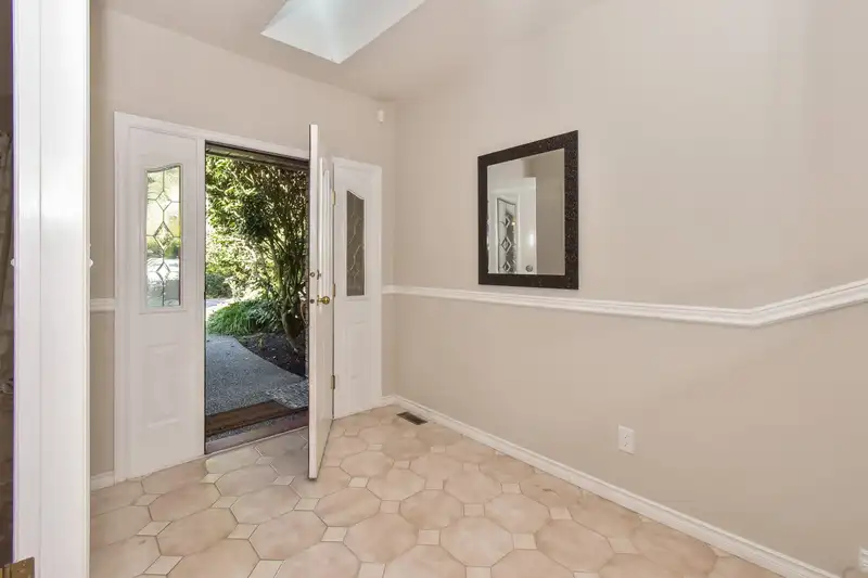 13056 22A AVENUE - photo 3 of 34