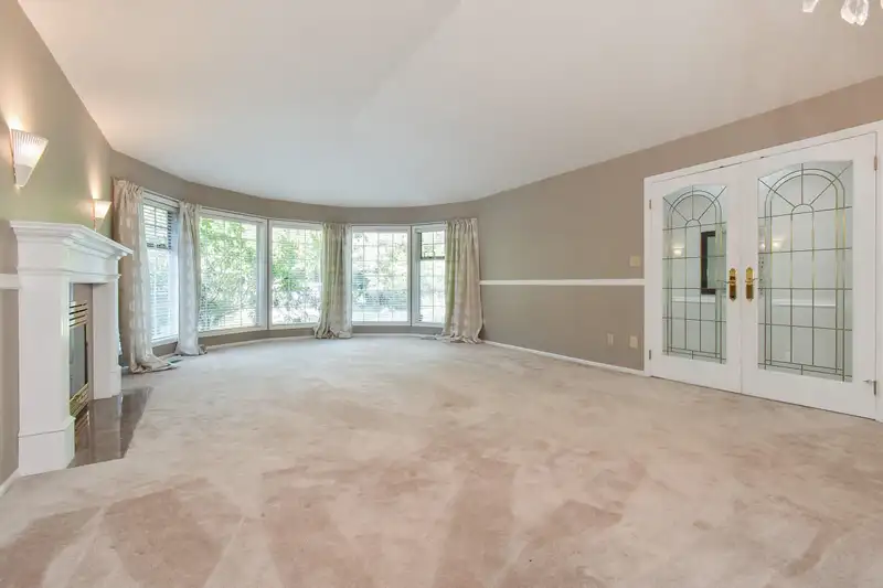 13056 22A AVENUE - photo 4 of 34