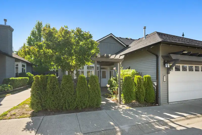 71 14909 32 AVENUE - photo 2 of 37