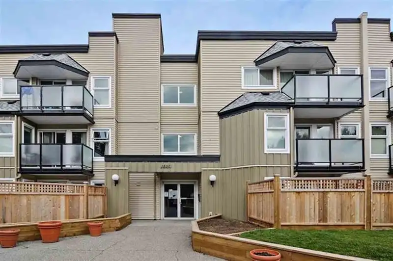 122 1850 E SOUTHMERE CRESCENT - photo 1 of 14