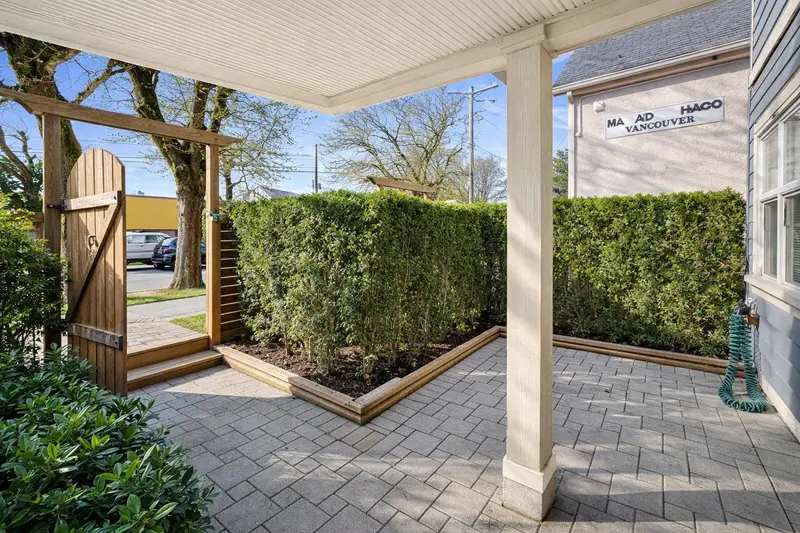 4172 WELWYN STREET - photo 3 of 25