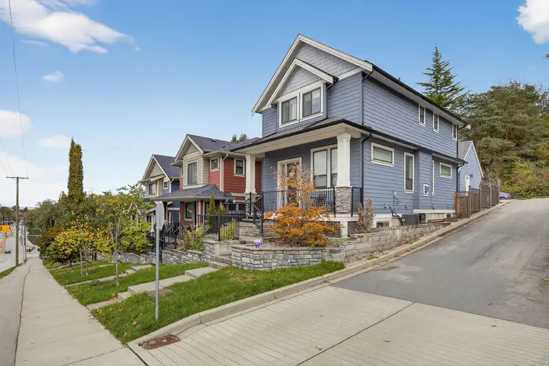 2926 160 STREET - photo 2 of 30