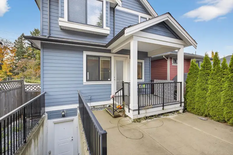 2926 160 STREET - photo 3 of 30