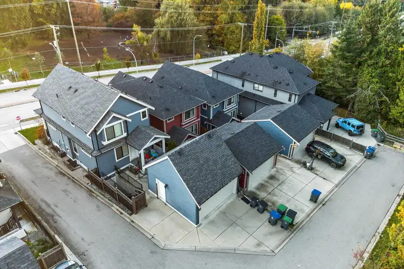 2926 160 STREET - photo 4 of 30