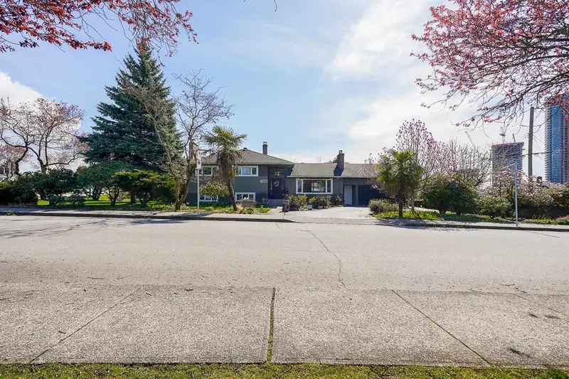 1740 BETA AVENUE - photo 4 of 13